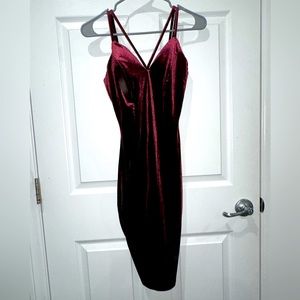 Small medi burgundy dress, I only worn it once for the Latin Grammys